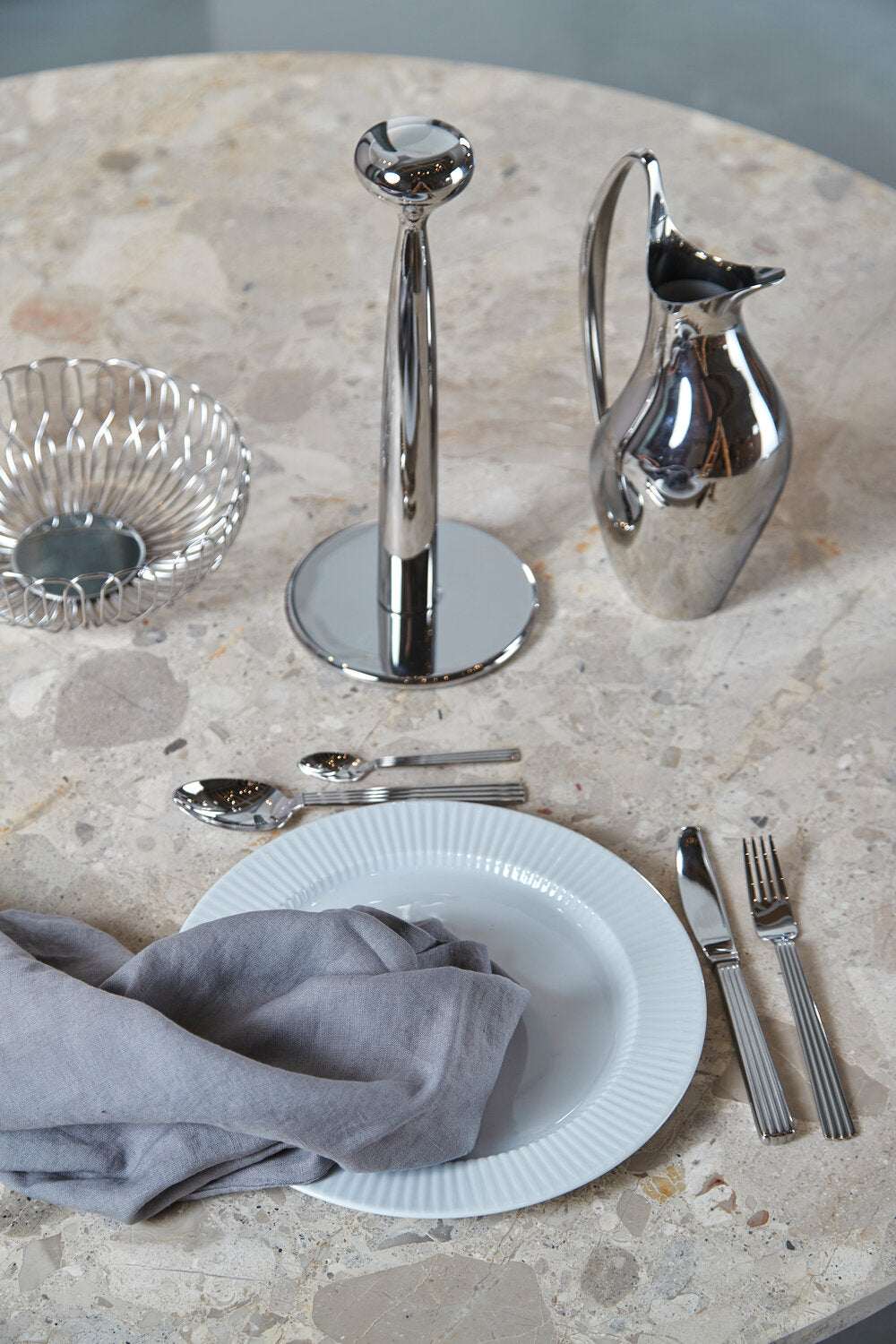 Georg Jensen Alfredo køkkenrulleholder, stål - H: 32 cm. - Bahne